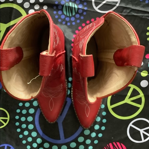 Girls boots used normal wear and scuffs - Picture 9 of 9